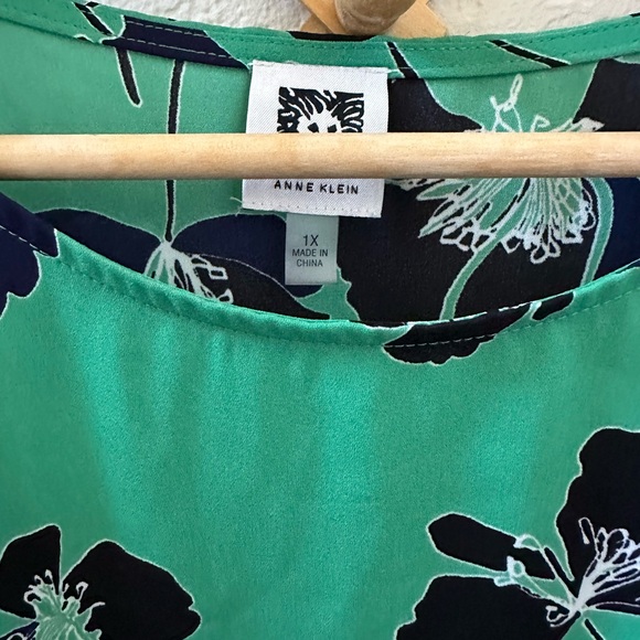 Anne Klein • Floral Blouse - Picture 4 of 6